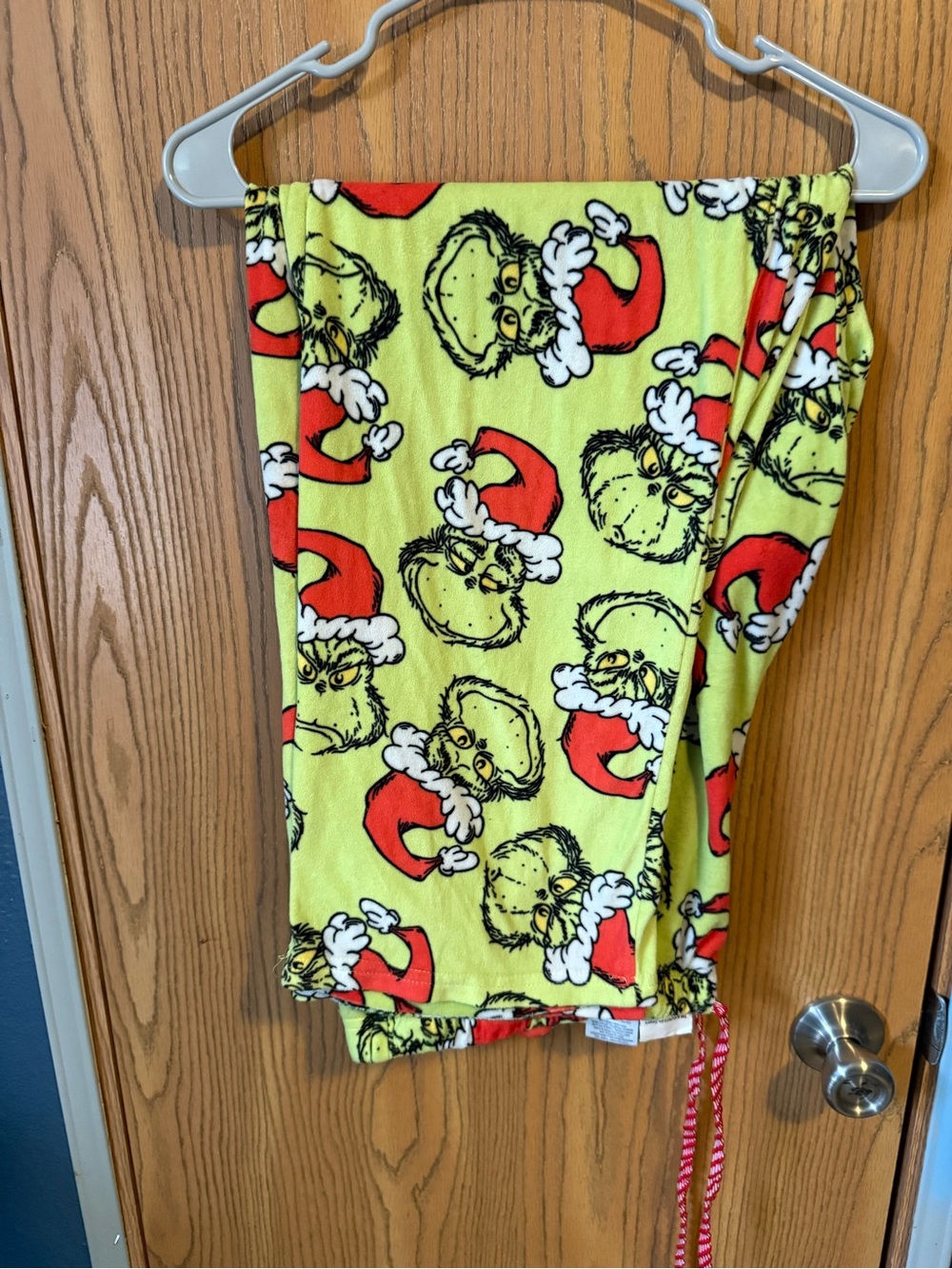 Women’s Yellow Grinch Print Pajama set